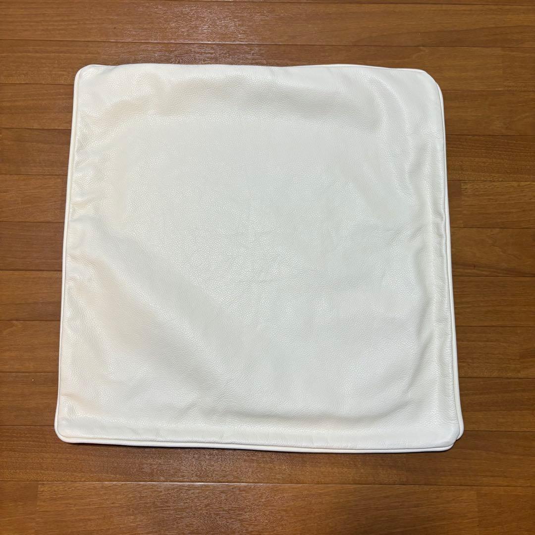 レザークッション 大きめ オフホワイト　未開封