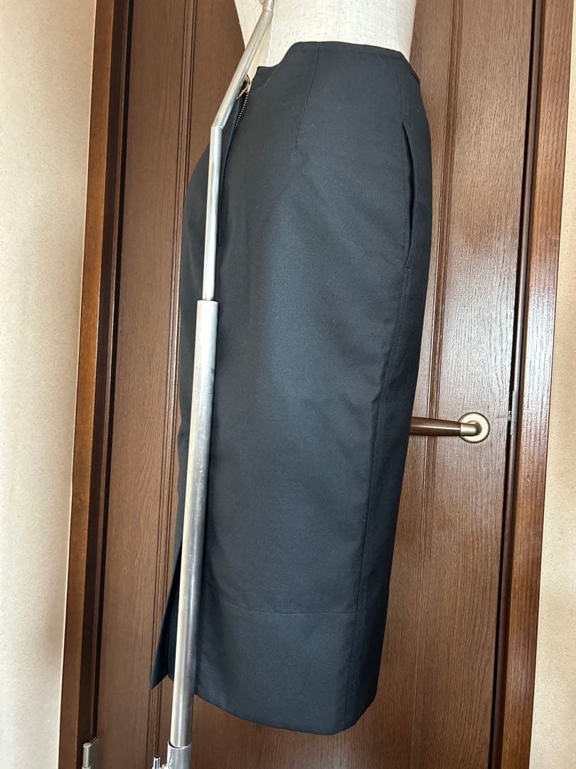 マディソンブルー黒スカート