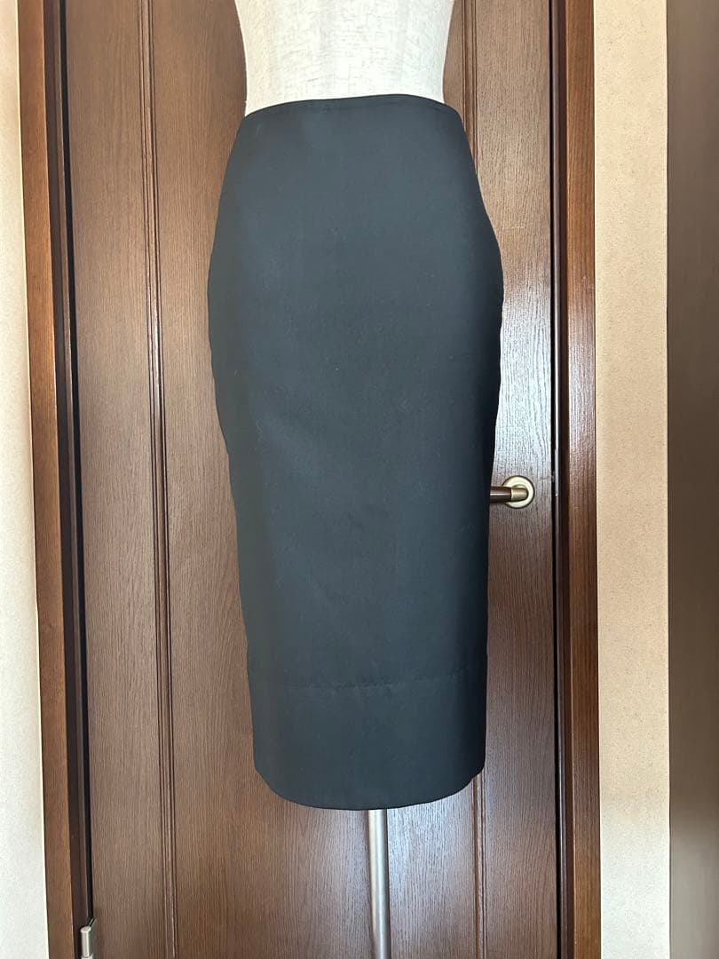 マディソンブルー黒スカート