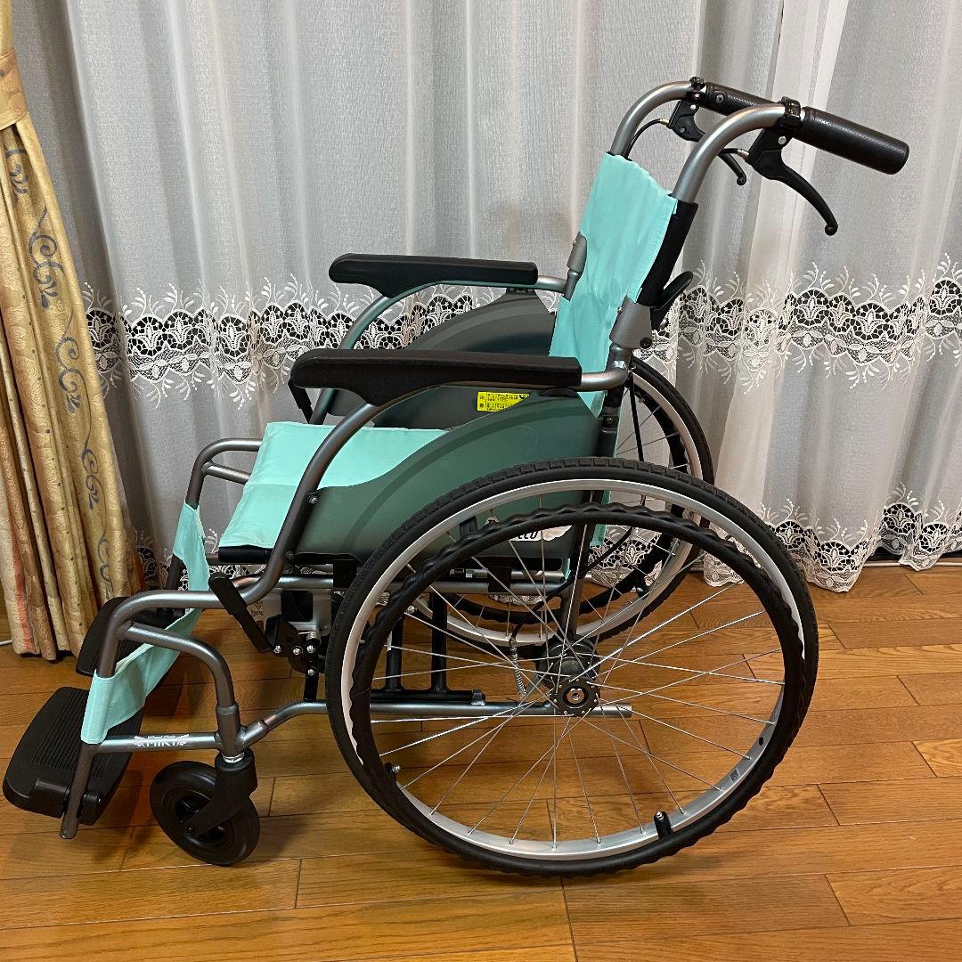 ♿ 最新モデル 小回り操作しやすい 超軽量 自走式 車椅子 ノーパンクタイヤ