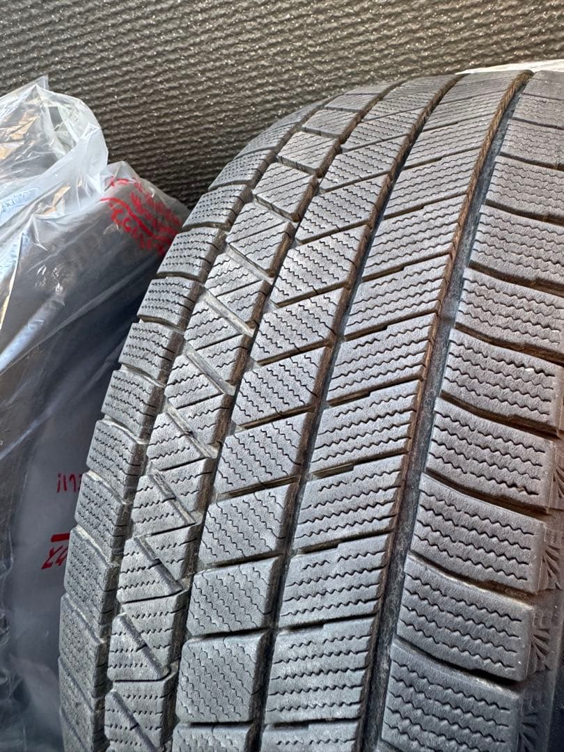 BS スタッドレス VRX3 225/45/18 溝約6〜7ミリタイヤのみ