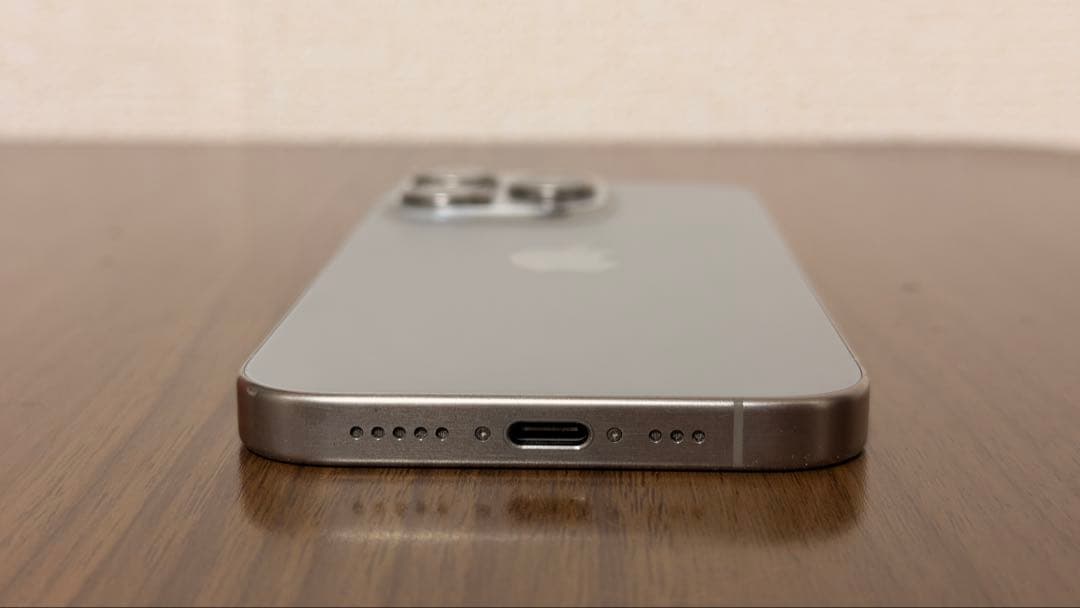 【美品】iPhone15Pro 256GB ナチュラルチタニウム★新品ケース付★