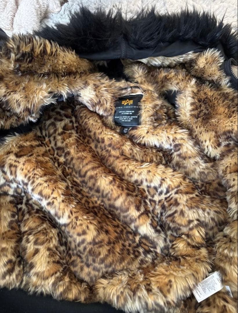 Stussy ブラック MA-1 フライトジャケット