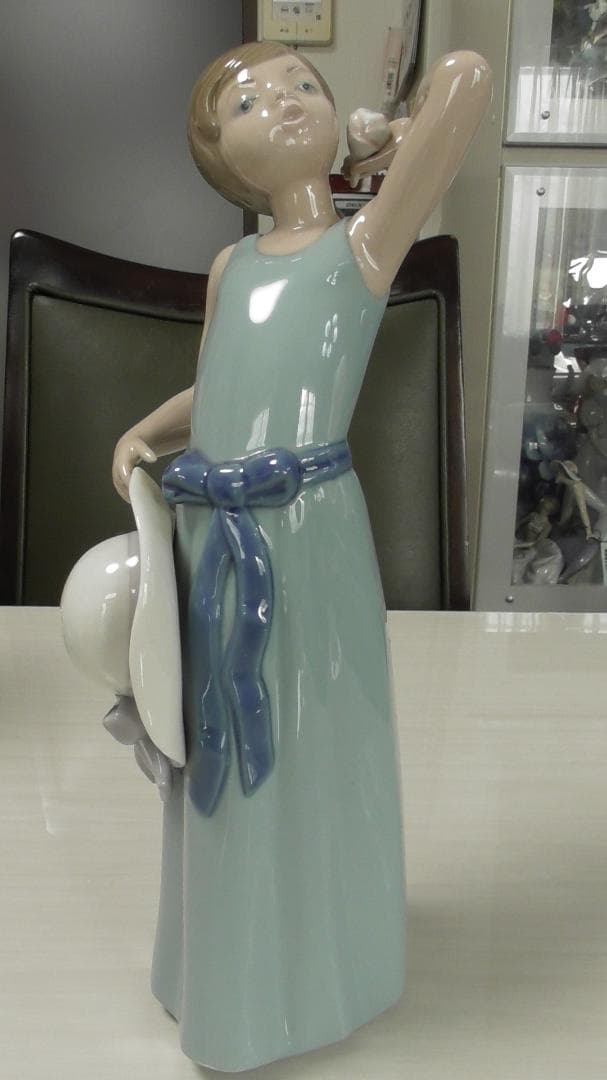 LLADRO　リヤドロ【若草色の少女（なびかせて）】２　リアドロ　　Ｌ552