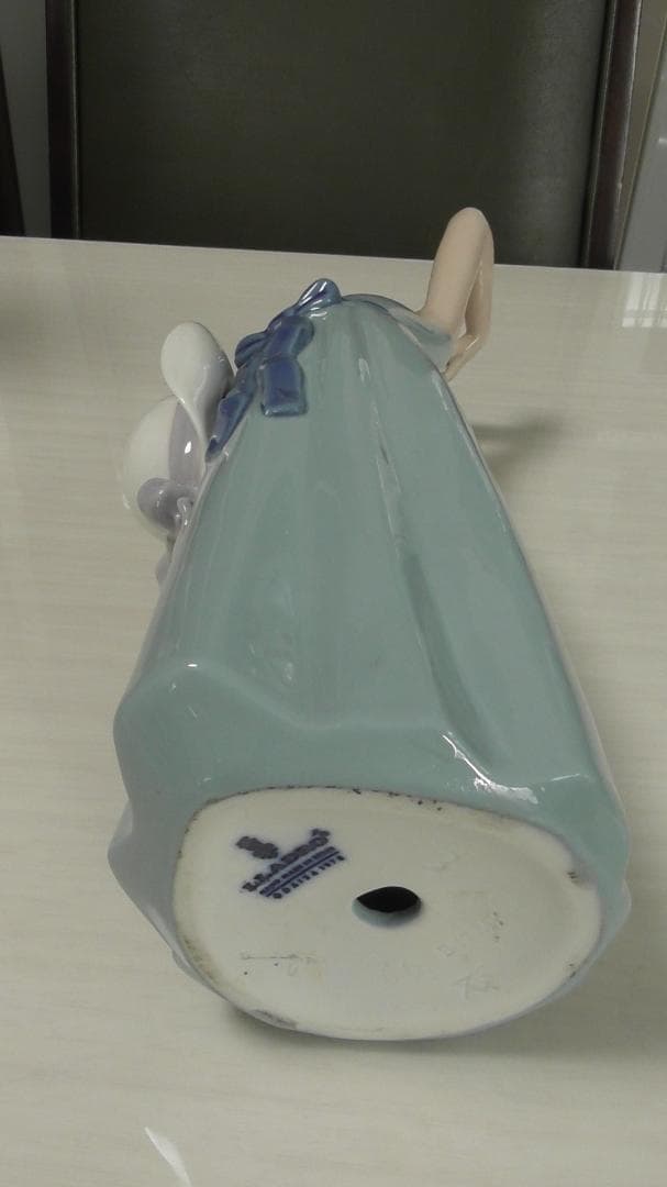 LLADRO　リヤドロ【若草色の少女（なびかせて）】２　リアドロ　　Ｌ552