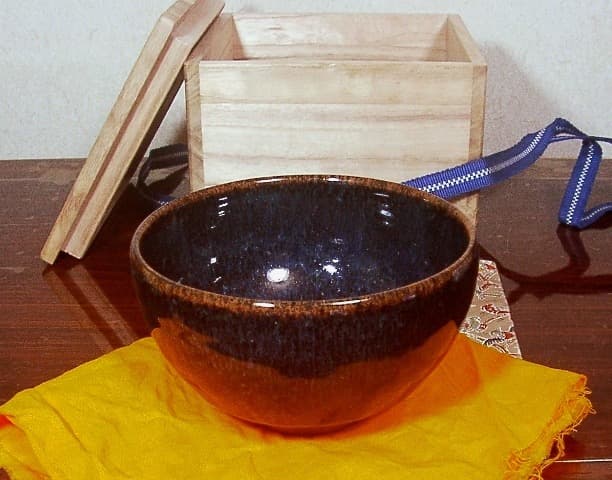 京焼・清水焼　西川實　作　兎糸毛　茶碗　共箱　古物。