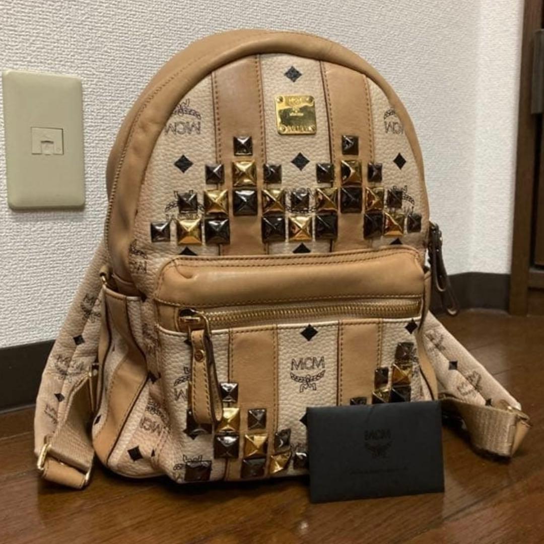 MCM ハート型 スタッズ付きリュック ベージュ