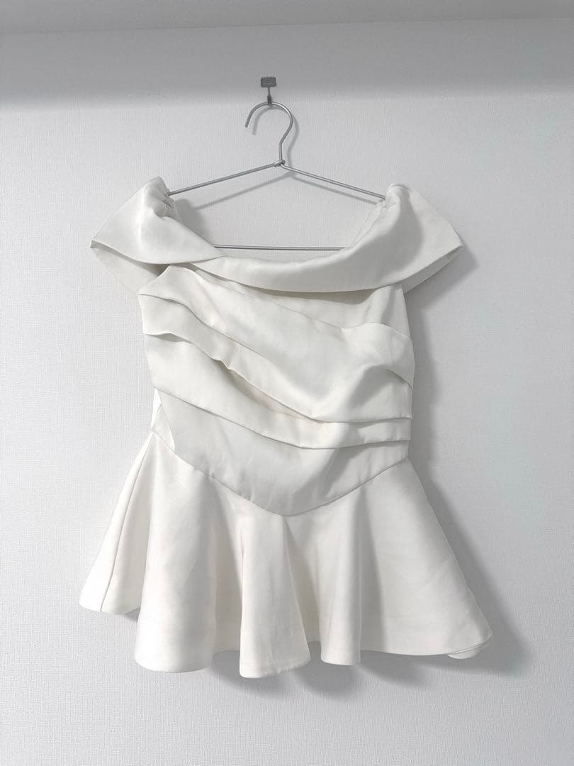 poláura ポローラ　ロマンティックサテンぺプラムトップス　【美品】