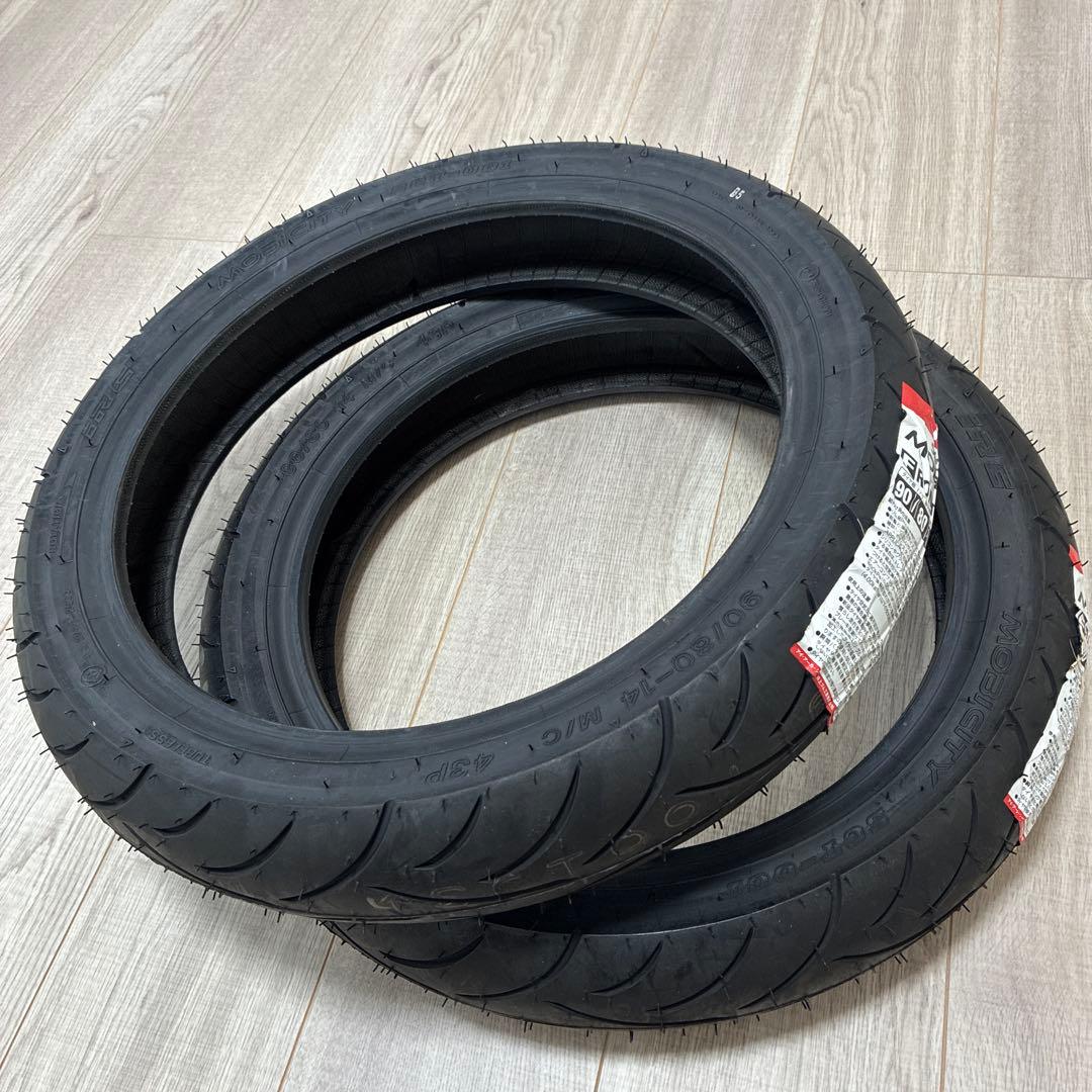 トリシティ　フロントirc タイヤ　新品　2本！