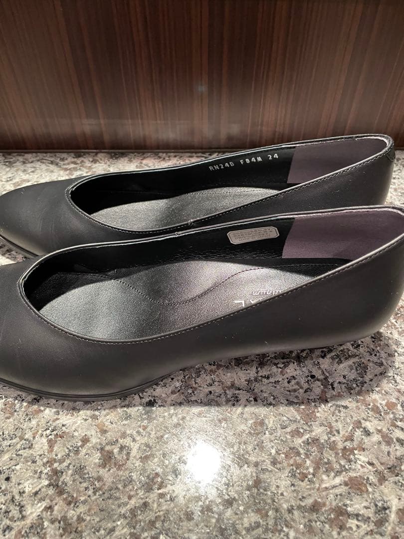 リーガルPLATINUM 黒パンプス24cm