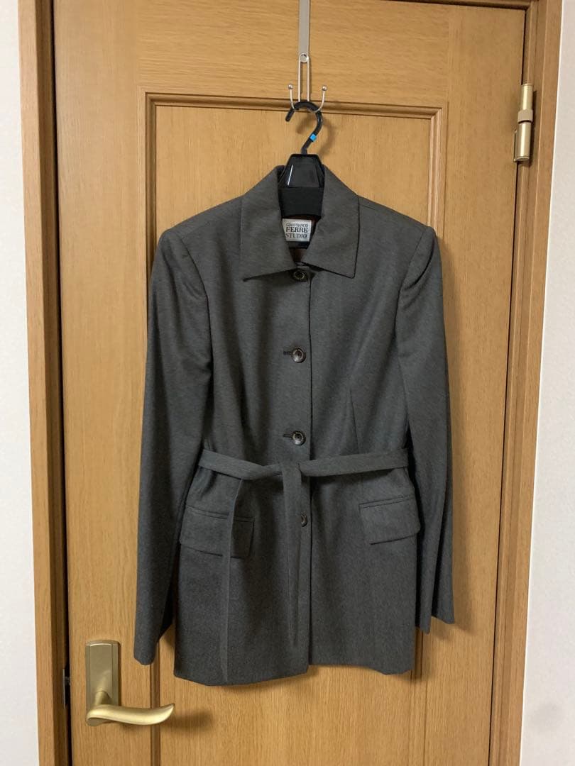 ジャンフランコフェレストゥーディオ　パンツスーツ　グレイッシュブラウン