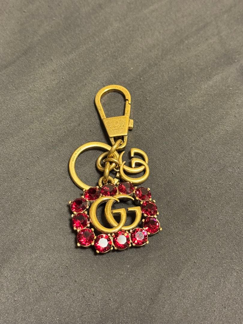 GUCCI　GGマーモントキーホルダー　レッド×ゴールド系 美品
