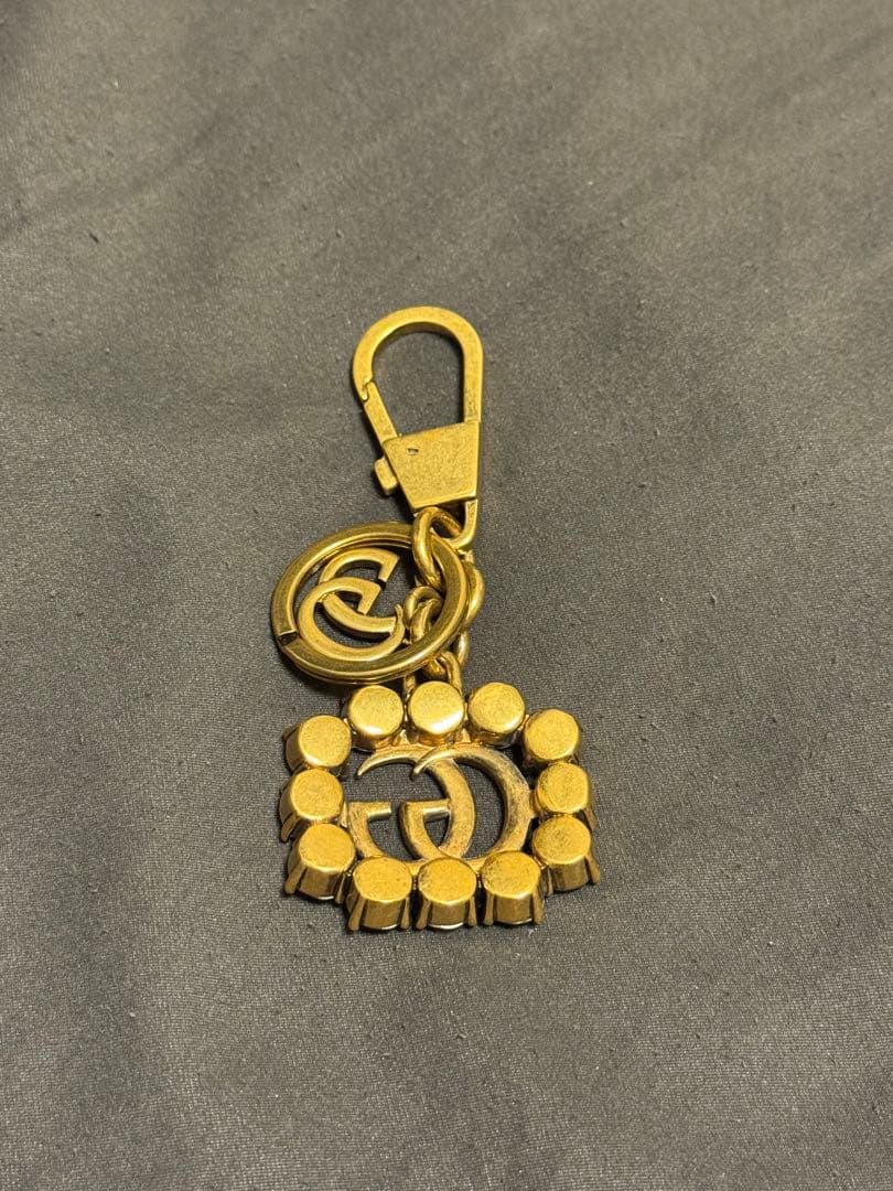 GUCCI　GGマーモントキーホルダー　レッド×ゴールド系 美品