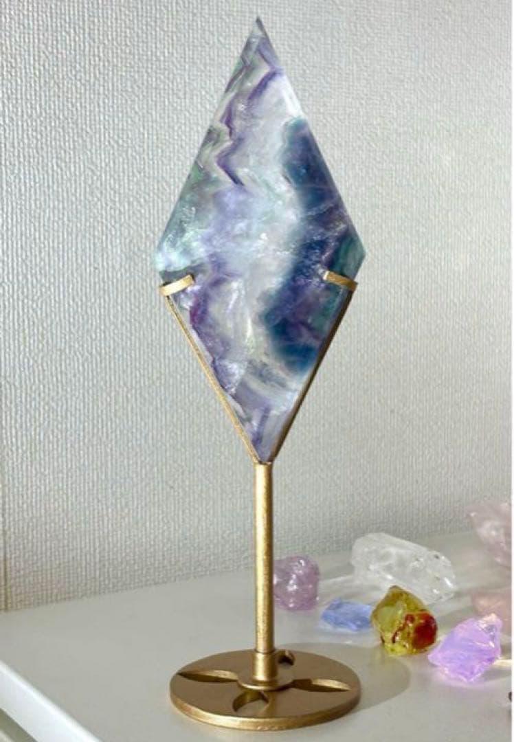 高品質　バイカラーフローライト　BIG　菱形　ダイヤモンドカット　スタンド付き