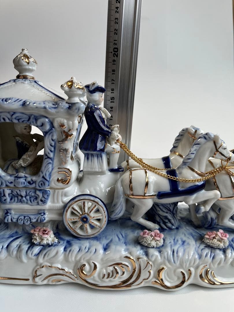 【磁器製アンティーク人形】 昭和から語りかけるセト・ノベルティ　「馬車」