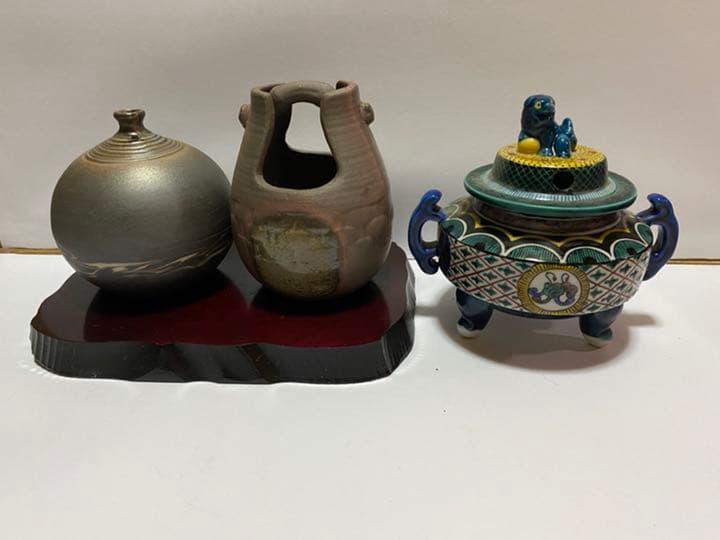 陶芸品置物　角福1点　他2点（台座付き）