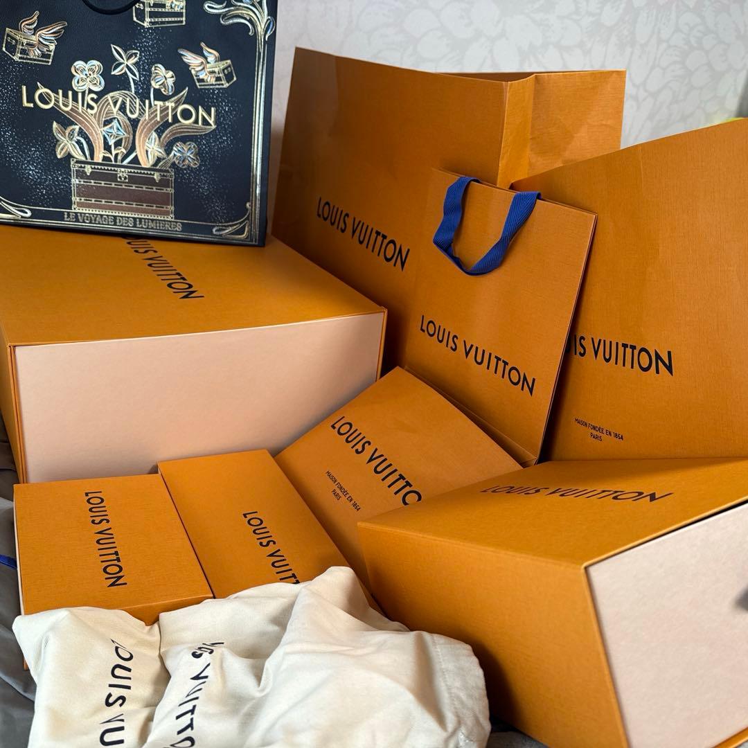 ルイヴィトン　LOUIS VUITTON 空箱　紙袋　GUCCI PRADA