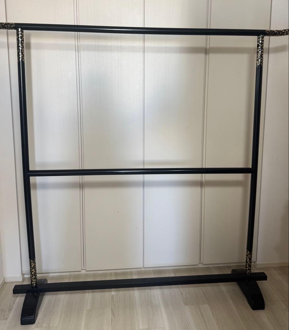 二段 大衣桁 　豪華　黒唐草