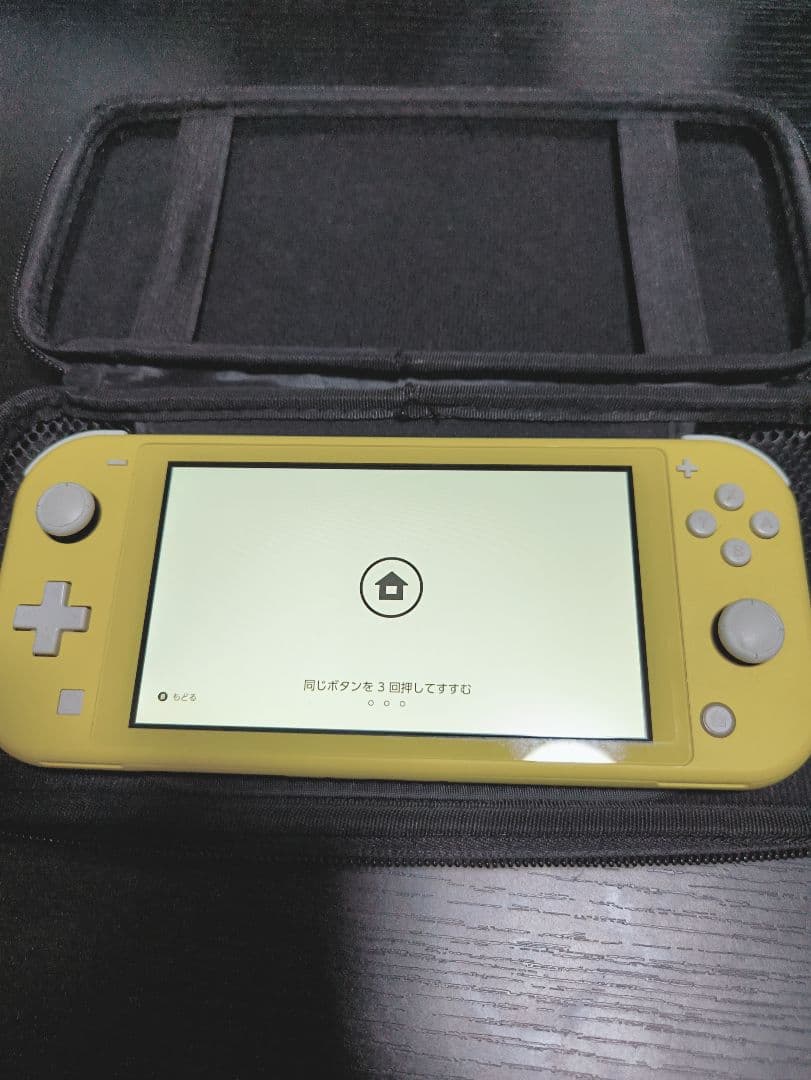 美品 ニンテンドースイッチライト 本体 イエロー ケース付き