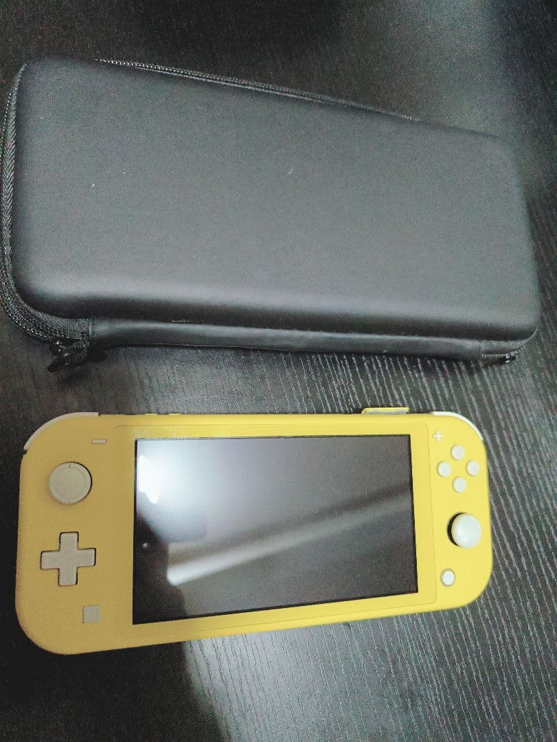 美品 ニンテンドースイッチライト 本体 イエロー ケース付き