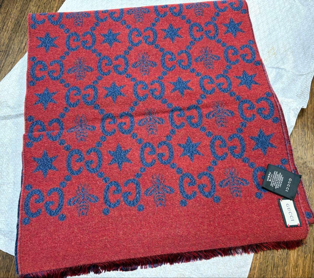 Gucci 大判マフラー 赤と青 星と蜂模様・美品