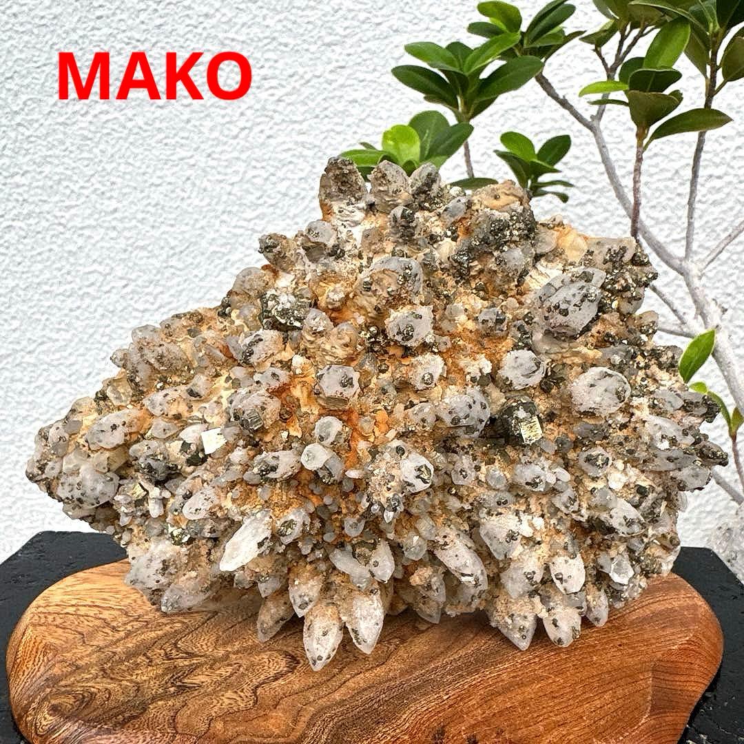 M1689☆パイライト共生水晶クラスター1.2Kg☆尾太鉱山産☆N50312