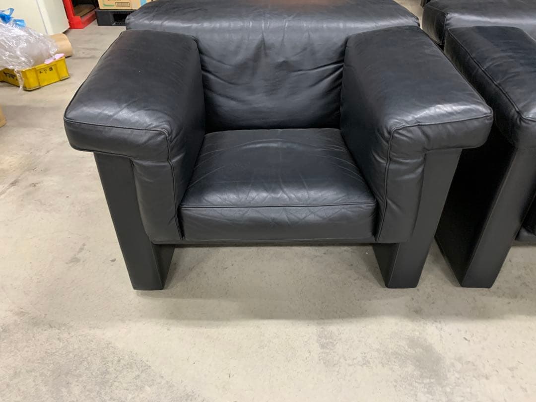 Moroso 黒のレザー1人掛けソファ　アントニオチッテリオ