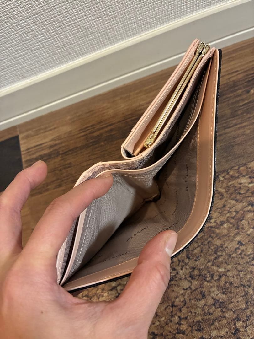 新品　JILL STUART ブラック ×ベビーピンク　二つ折財布　がま口小銭入