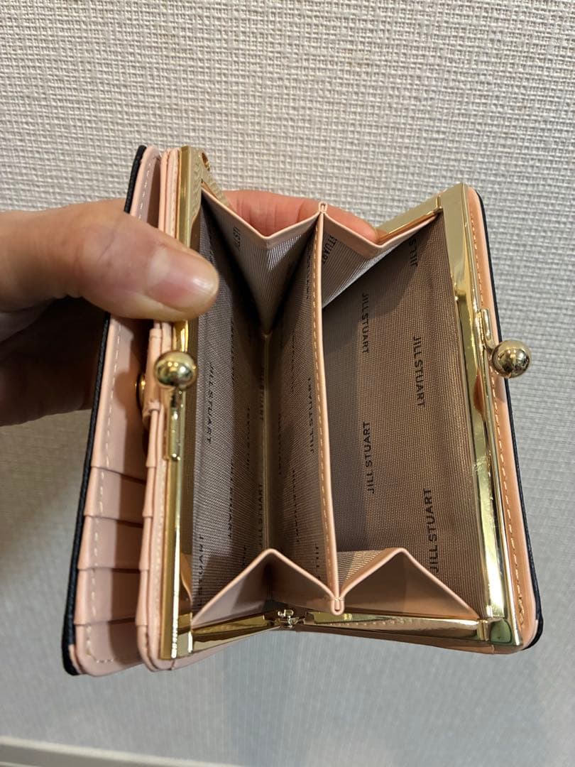新品　JILL STUART ブラック ×ベビーピンク　二つ折財布　がま口小銭入