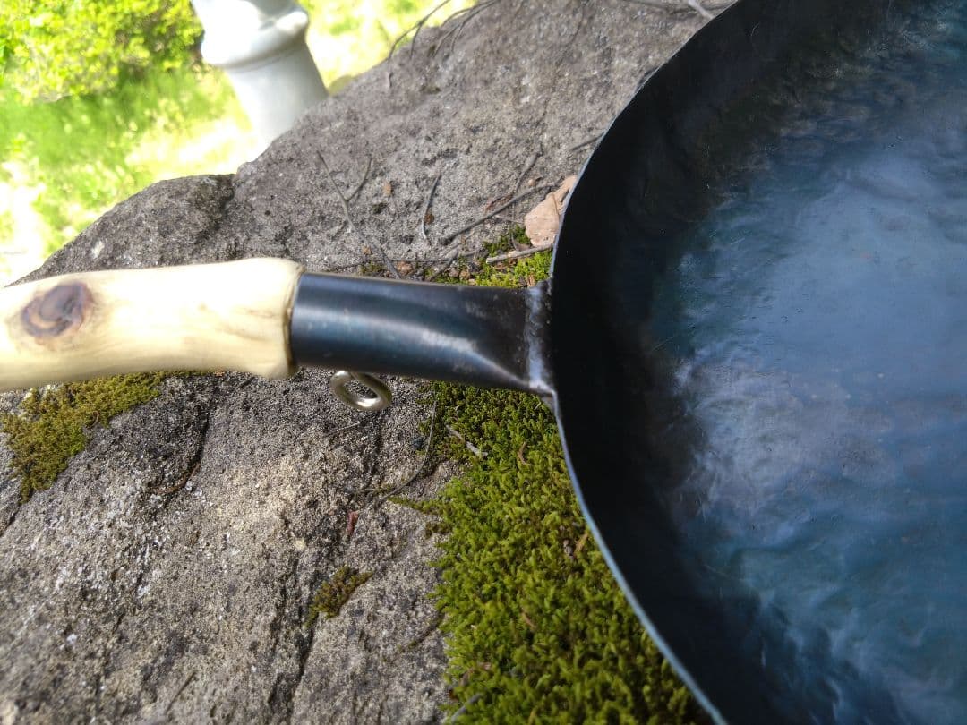 鉄なのに軽い！手作り一点物の特大フライパン。