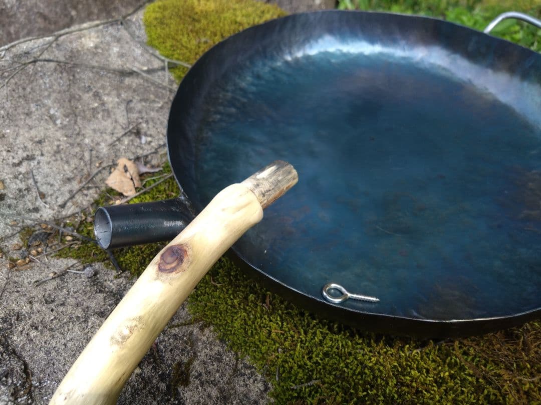 鉄なのに軽い！手作り一点物の特大フライパン。