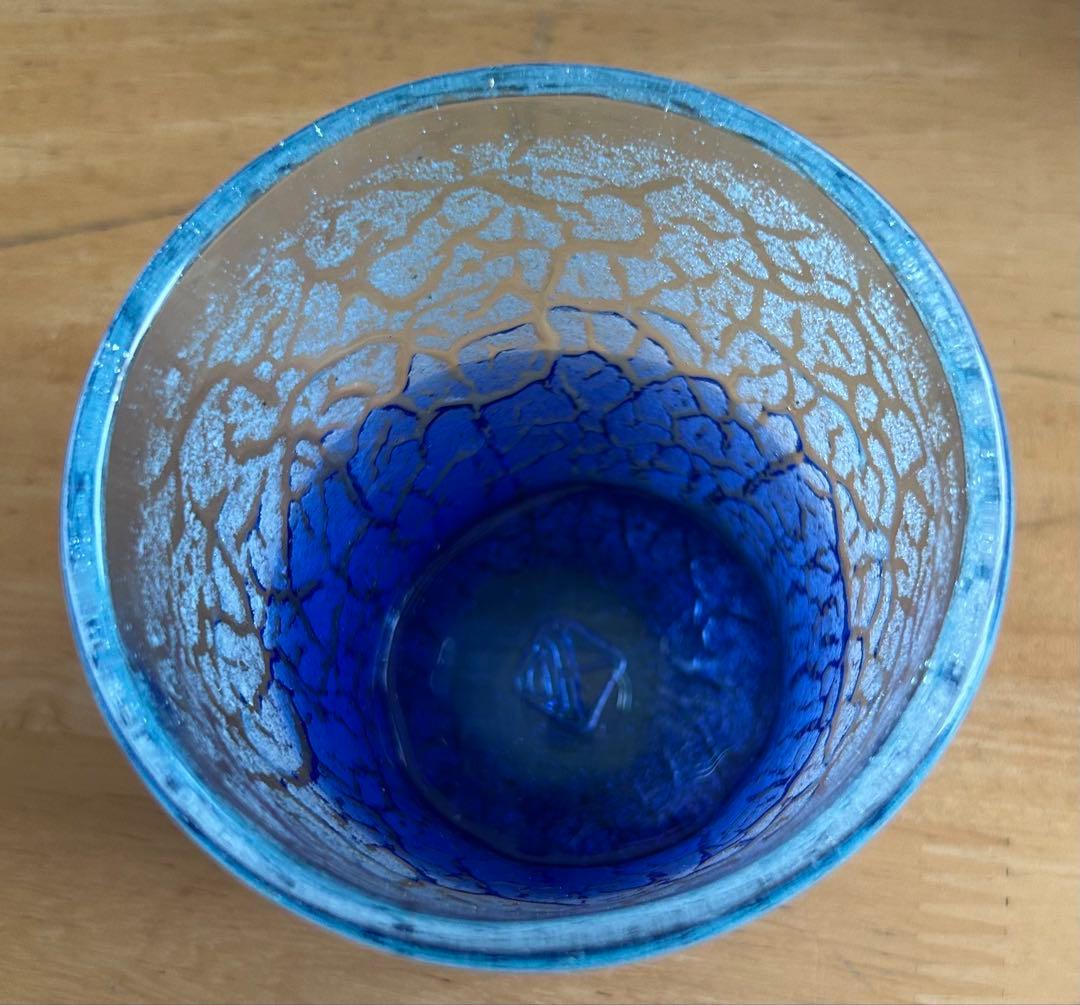 稲嶺盛吉作。琉球宙吹ガラス工房「虹」青のグラデーションガラスカップ