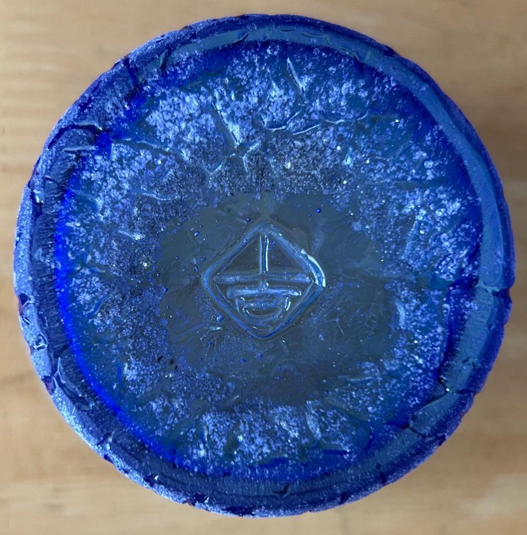 稲嶺盛吉作。琉球宙吹ガラス工房「虹」青のグラデーションガラスカップ