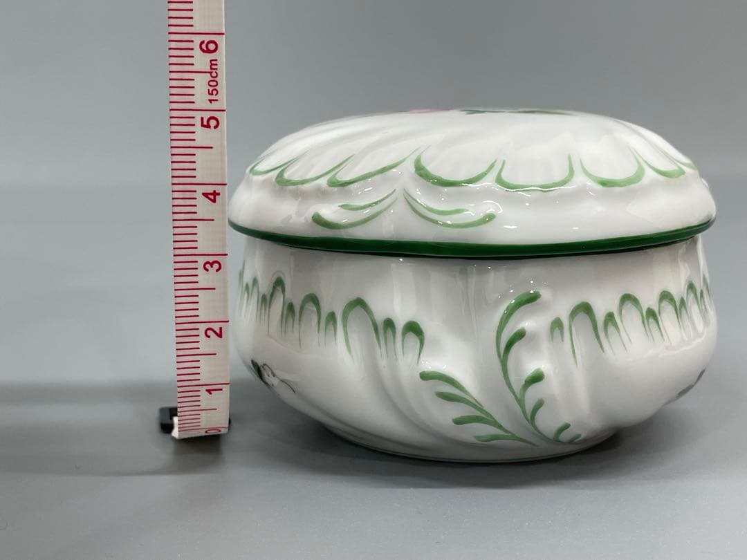 【新品未使用】ヘレンド ウィーン ラウンドボックス　薔薇　蓋付小物入 ボンボン入