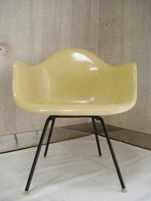 イームズ 　アームシェル　・　ビックマウント　ローベース