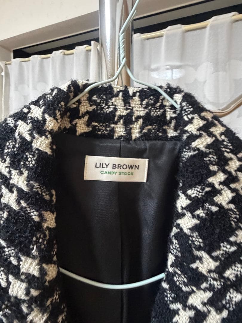lilybrown ラメ千鳥ビジューボタンツイードコート