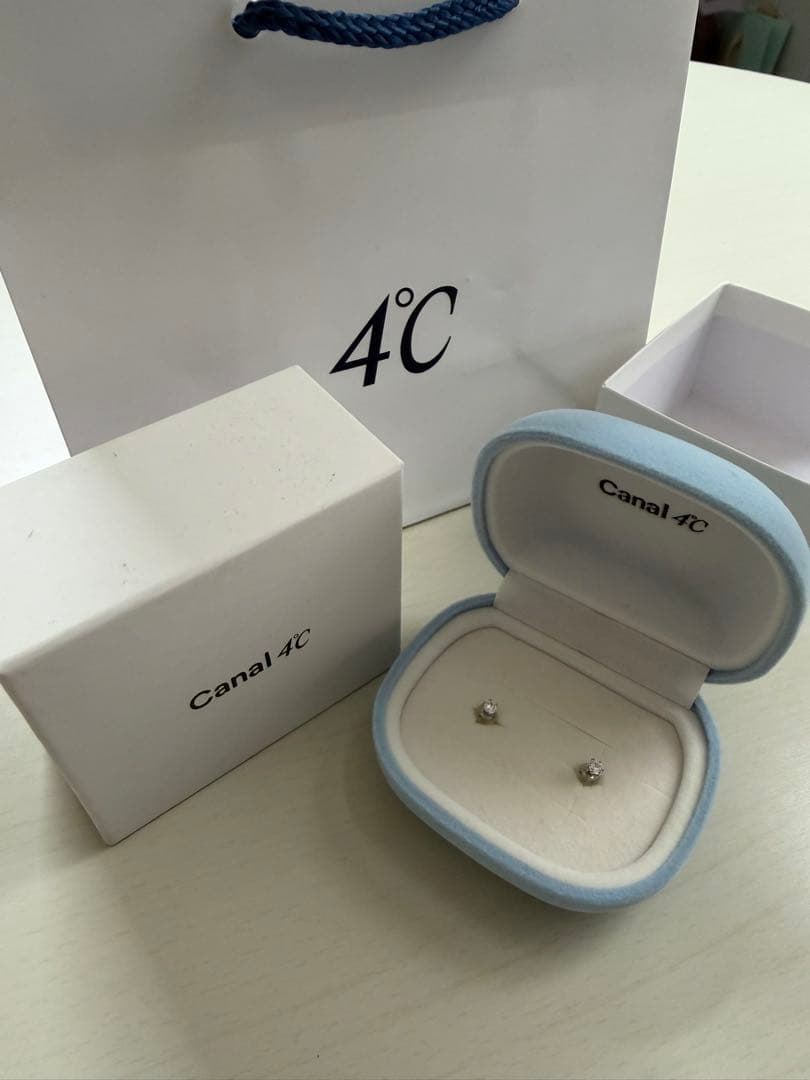 ４℃ ピアス K10ホワイトゴールド ダイヤモンドピアス