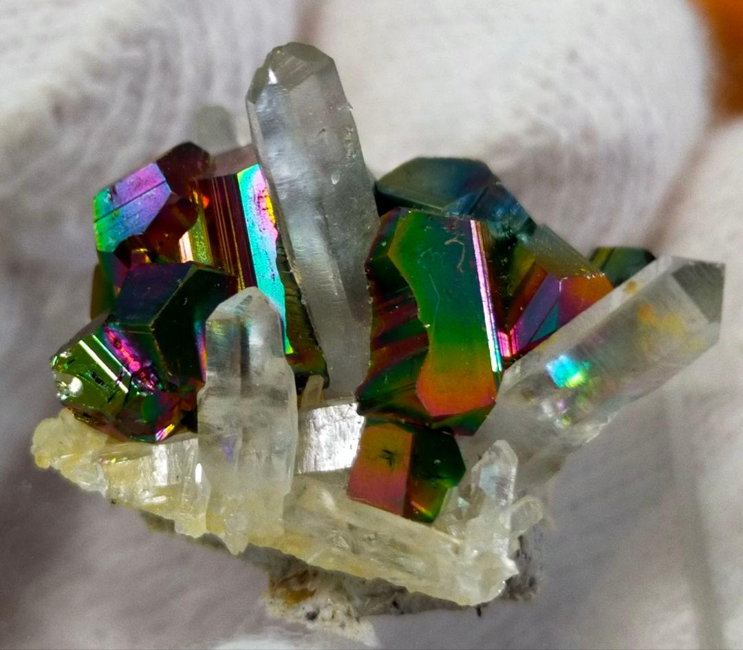 笛*様 【コレクター向】レインボーパイライト 水晶クラスター 共生 インドネシア