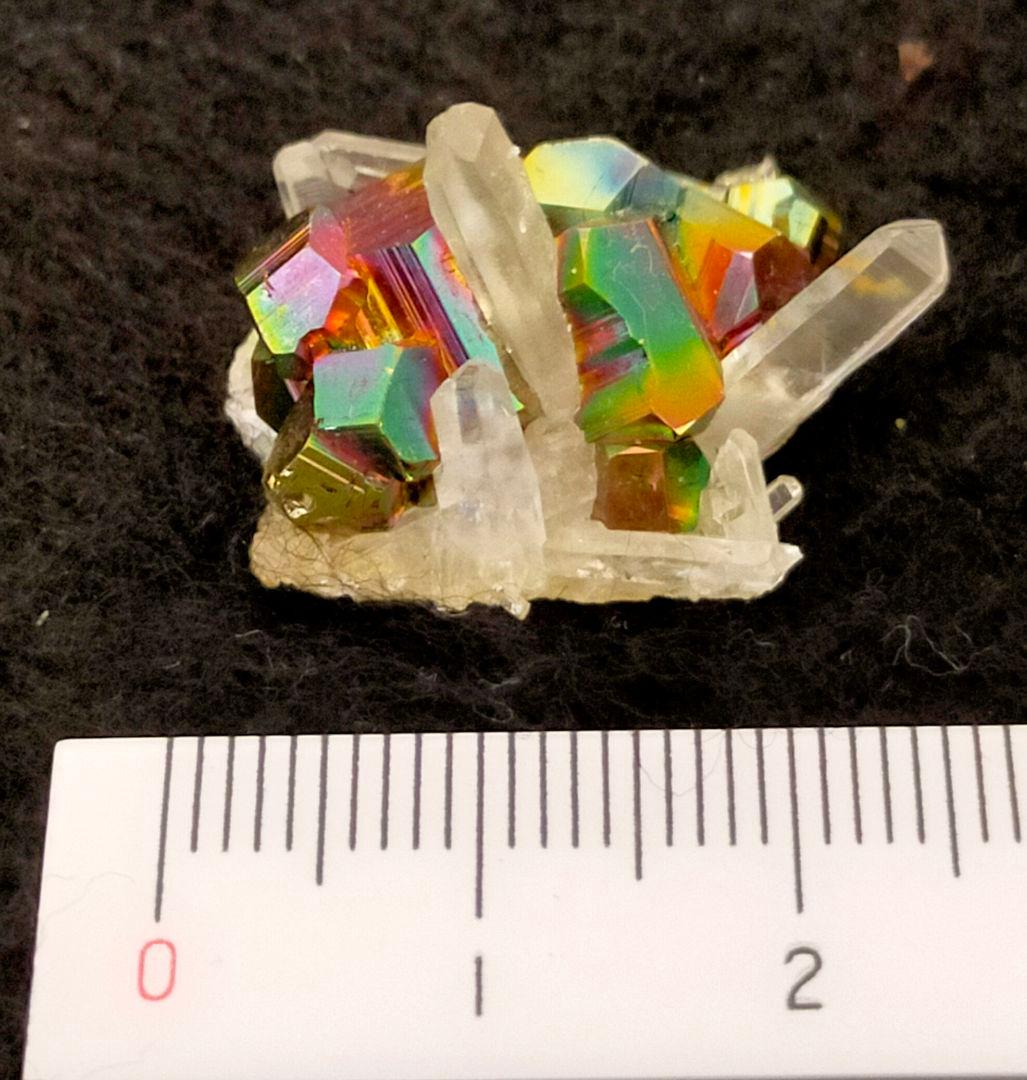 笛*様 【コレクター向】レインボーパイライト 水晶クラスター 共生 インドネシア