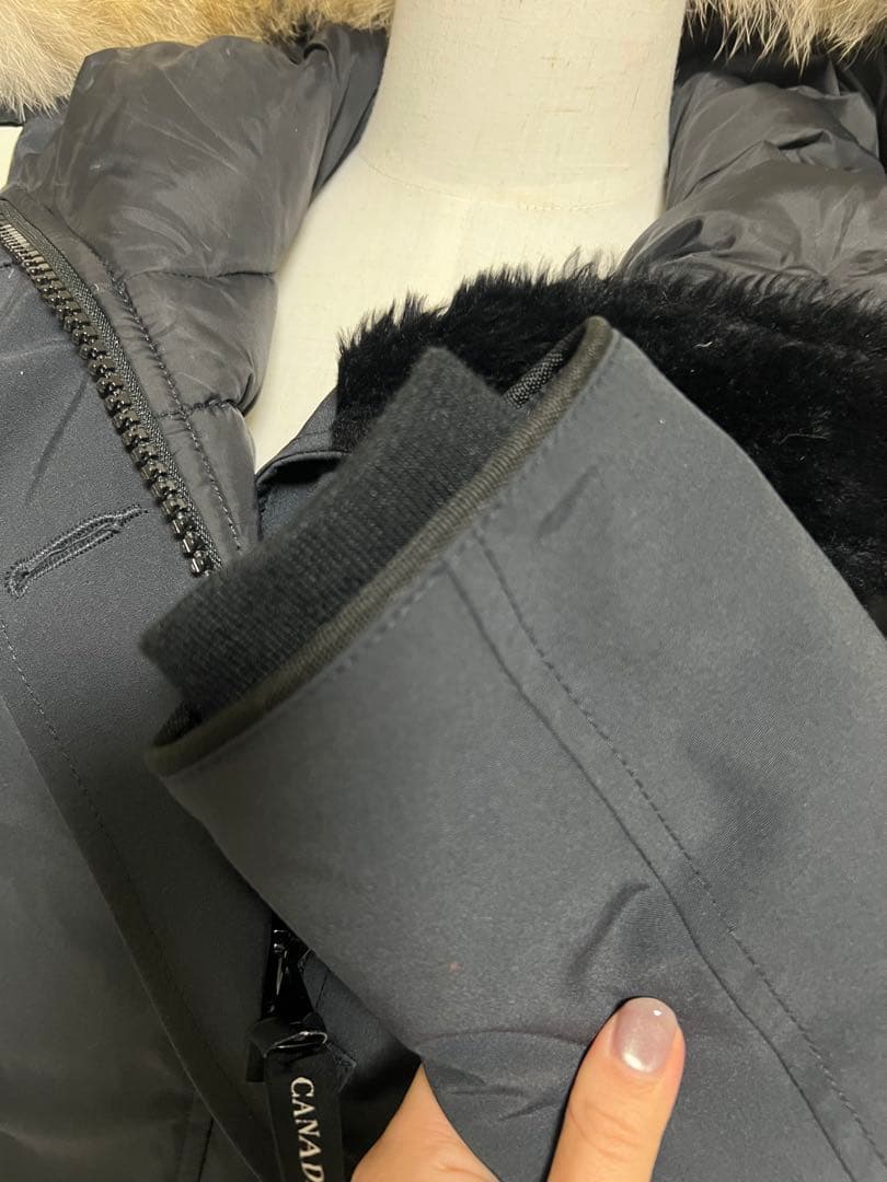 最終値下げ‼︎【美品】カナダグース　ダウンSサイズ
