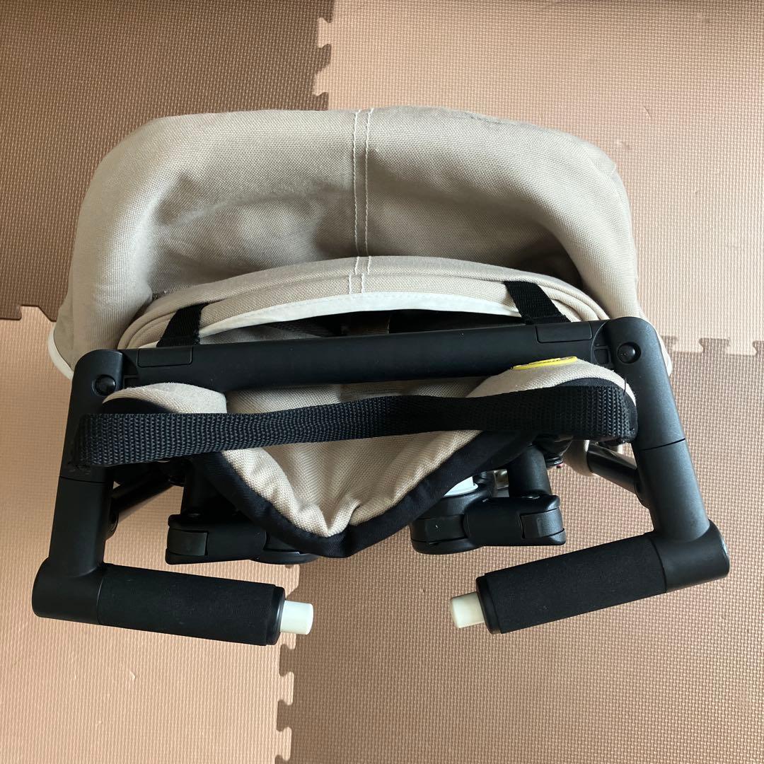 折りたたみ式ベビーカー ベージュと黒