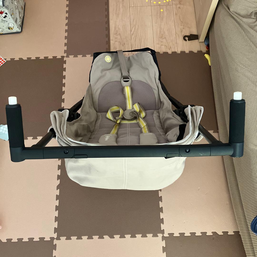 折りたたみ式ベビーカー ベージュと黒