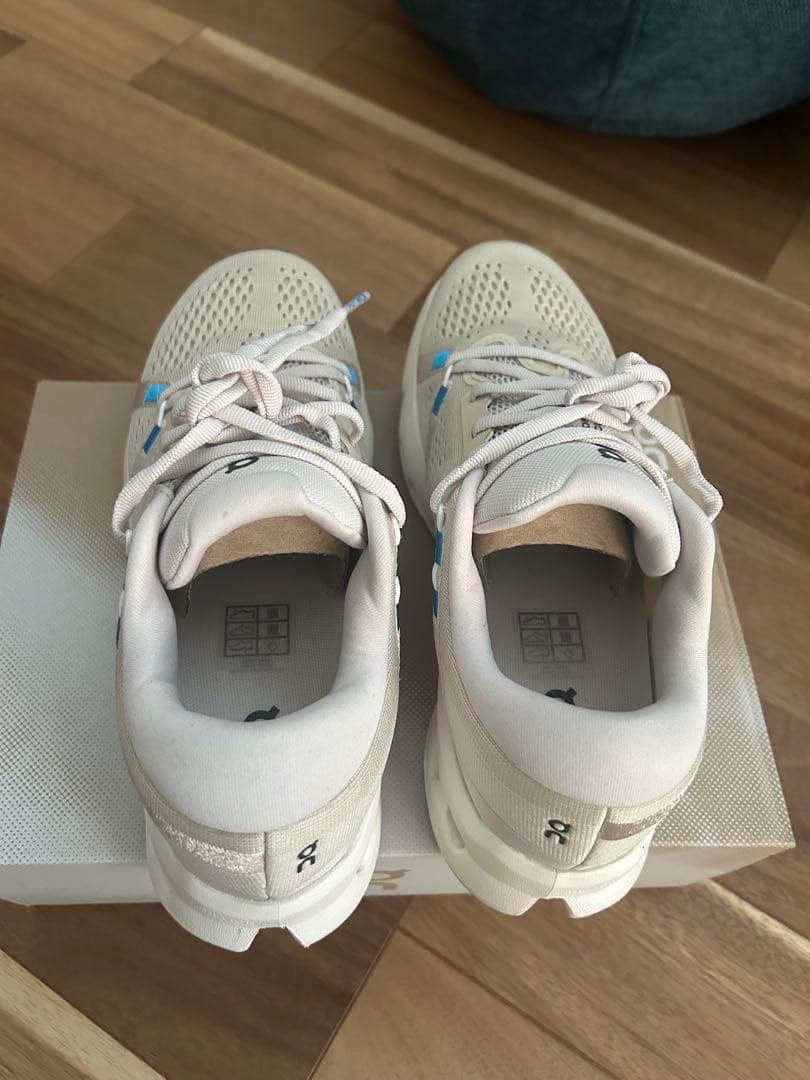 もとOn Cloudsurfer 2 スニーカー