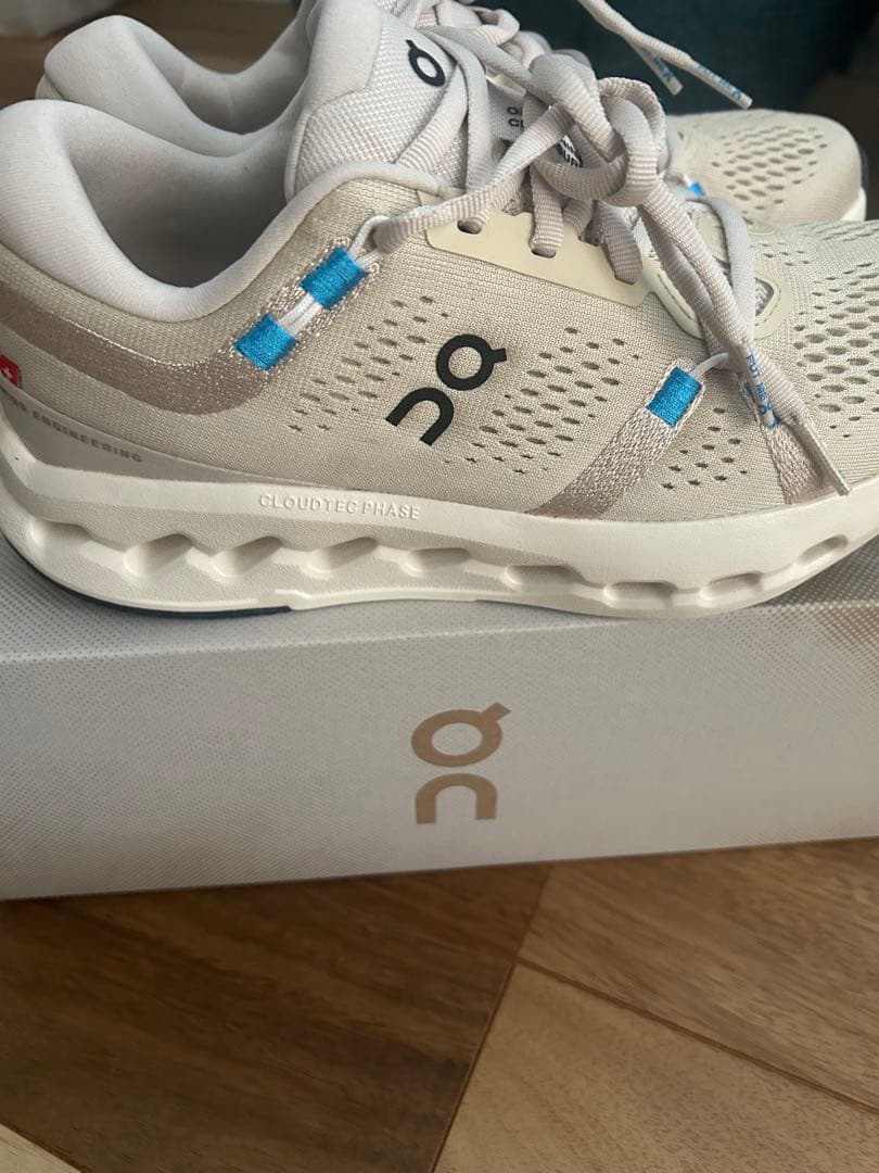 もとOn Cloudsurfer 2 スニーカー