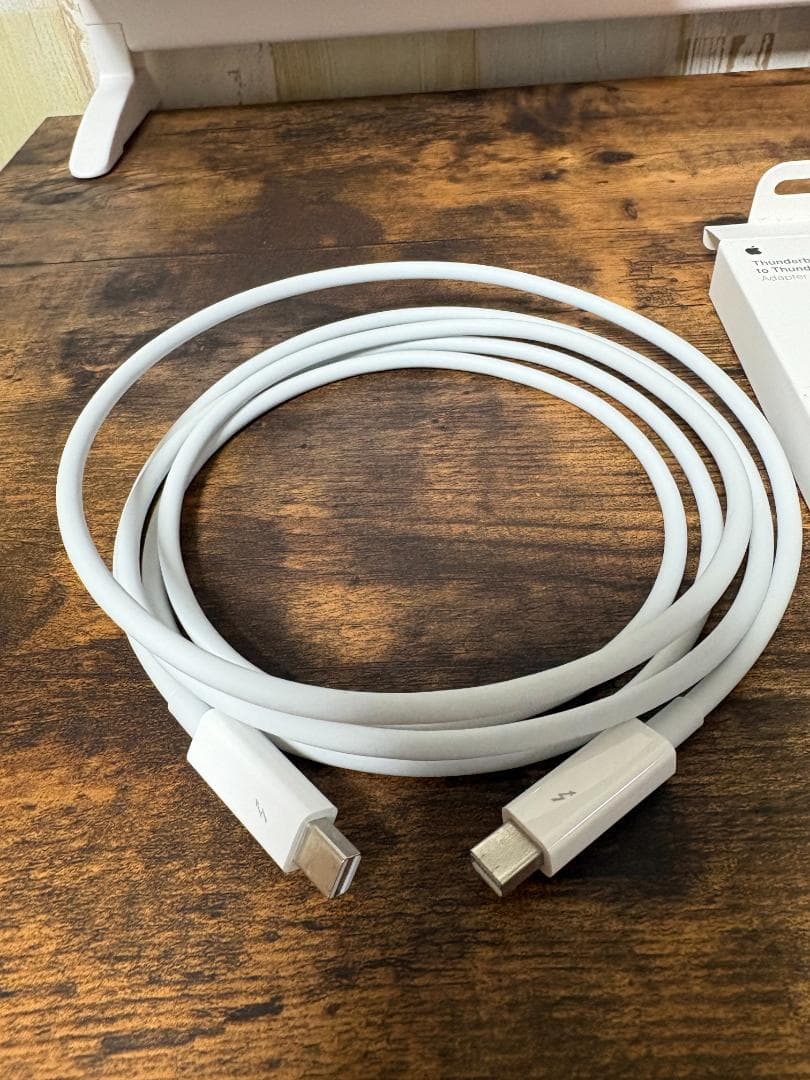 Apple純正 Thunderbolt 3-2変換アダプタとケーブル２m