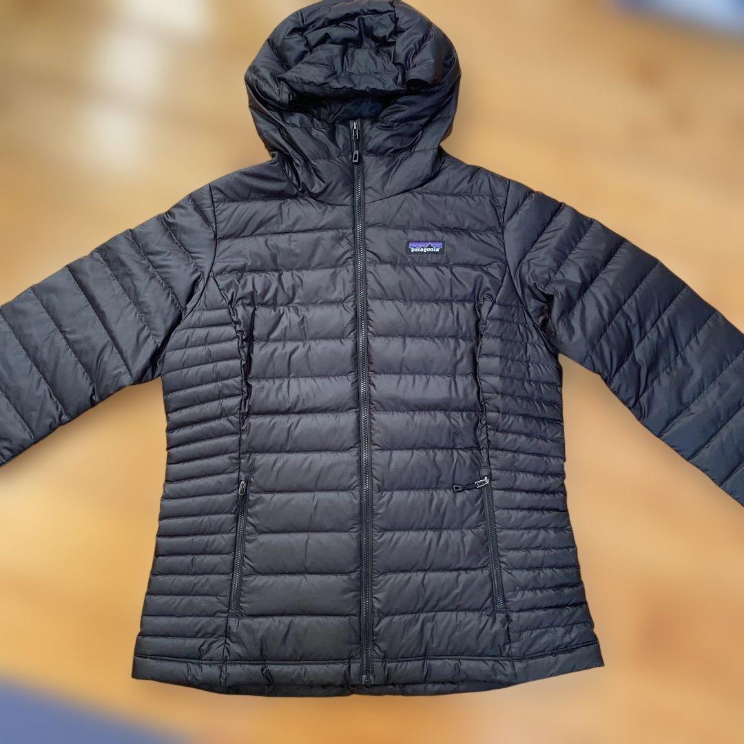 Patagonia ブラック ダウンジャケット フード付き