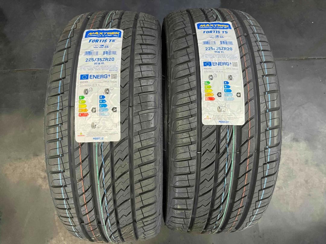 225/35R20 2本 マックストレック ローダウン 引っ張りハイエース