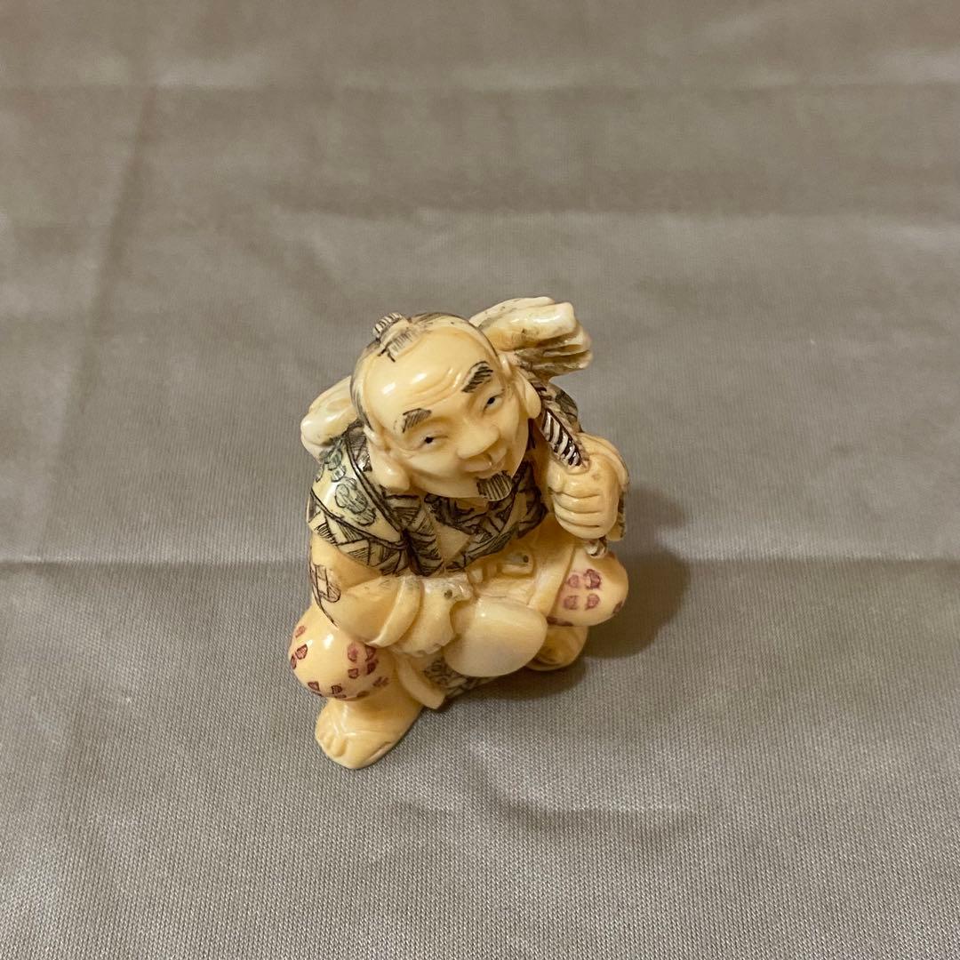 古美術 在銘 山口 カバ牙 根付 河馬 骨董 Netsuke 人物 彫刻③