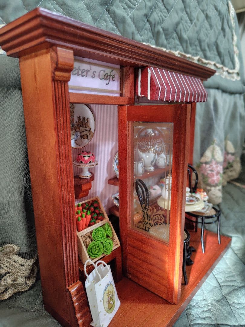 ロイターポーセリン　ミニチュア　ドールハウス　ピーターラビットカフェ