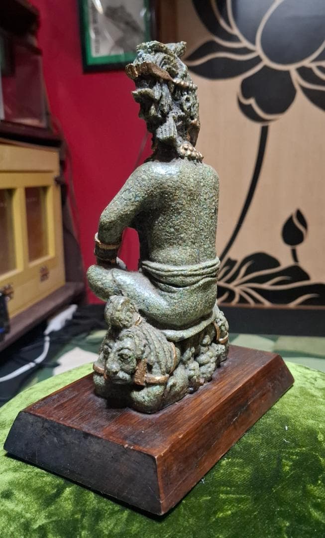 マヤ戦士像　石製